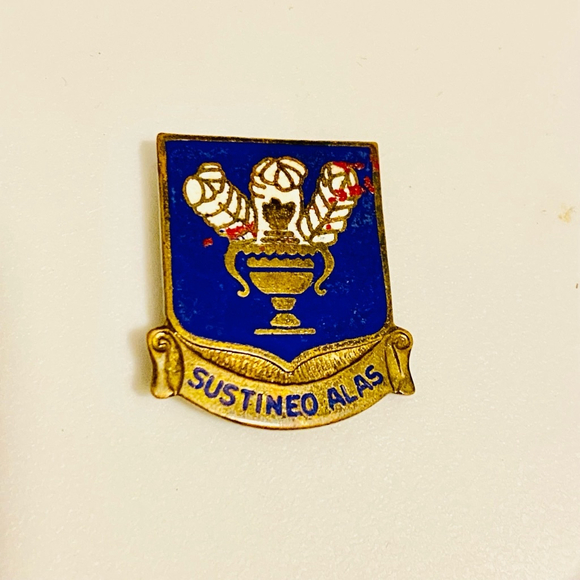 Vintage WWII Technical Training Pin-Back - Picture 2 of 4